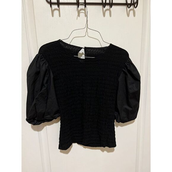 Unbranded Tops - New Black Crop Top with ruching and puff sleeves